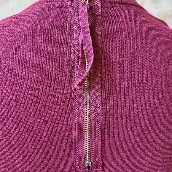 Burgundy sweater with exposed zipper - Picture 3 of 4